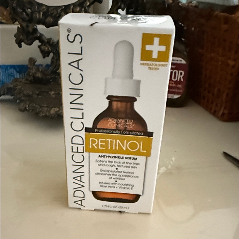 Retinol Anti-Wrinkle Serum - White & Gold Packaging